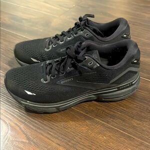 COPY - Brooks Ghost black running shoes. Like new only worn a few times